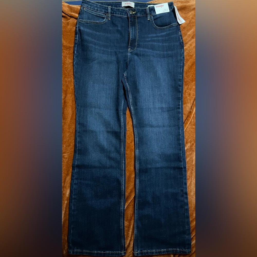 Wrangler High Rise Bold Boot Jeans - Picture 4 of 5